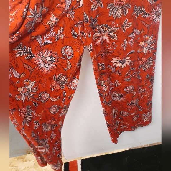 Pretty red flowered jumpsuit - Maurices' brand - size small - Picture 2 of 6